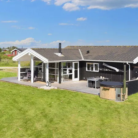 Three-bedroom In Hjorring 17 * Lønstrup