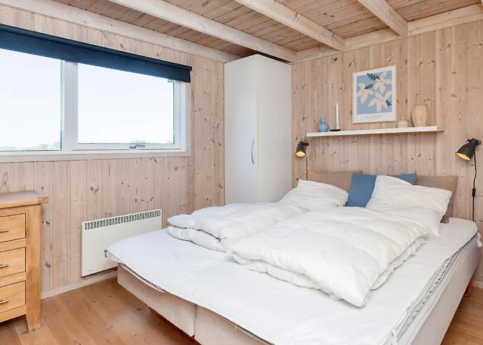 6 Person In Hjorring-by Traum