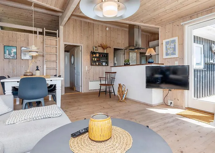 6 Person In Hjorring-by Traum